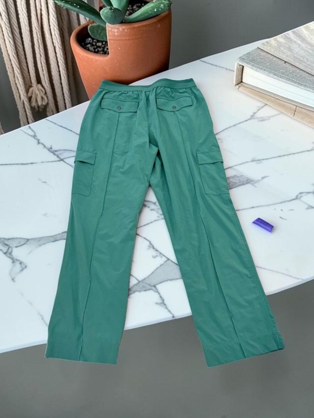 ATHLETA Vienna Cargo Pants Vineyard Green Size 14 - Picture 7 of 12
